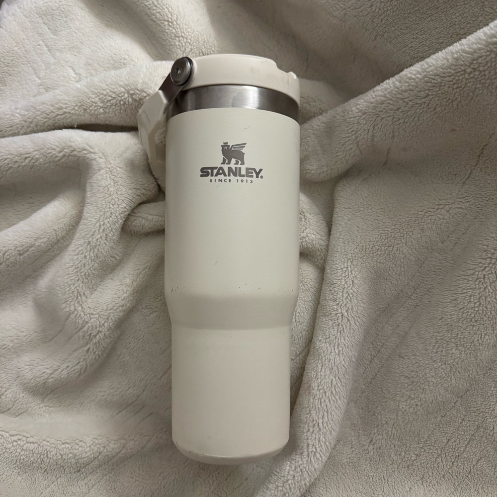 Stanley 30 oz cream | THE ICEFLOW™ FLIP STRAW TUMBLER | 30 OZ